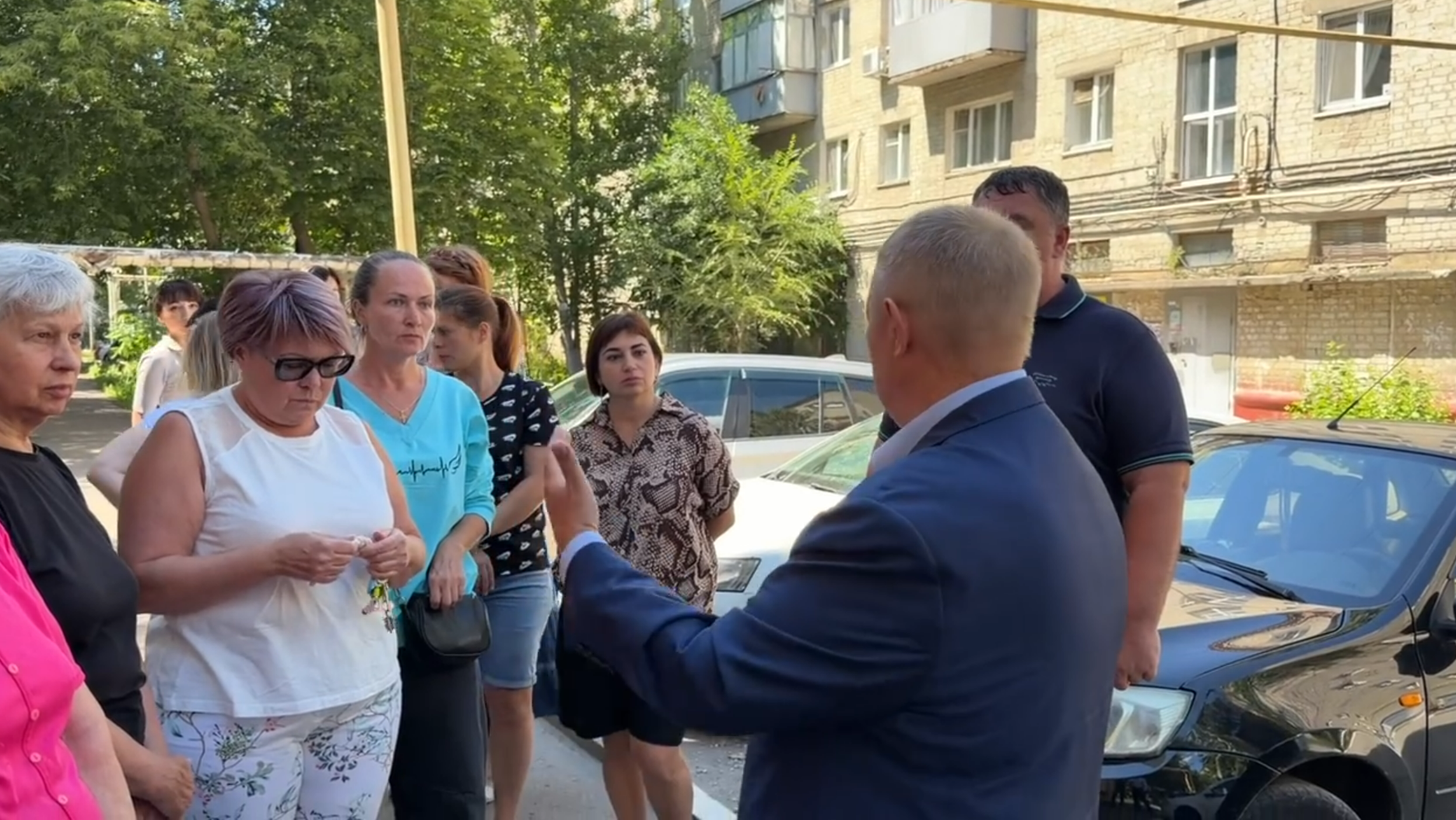 Николай Панков поможет саратовцам избавиться от наливайки в жилом доме